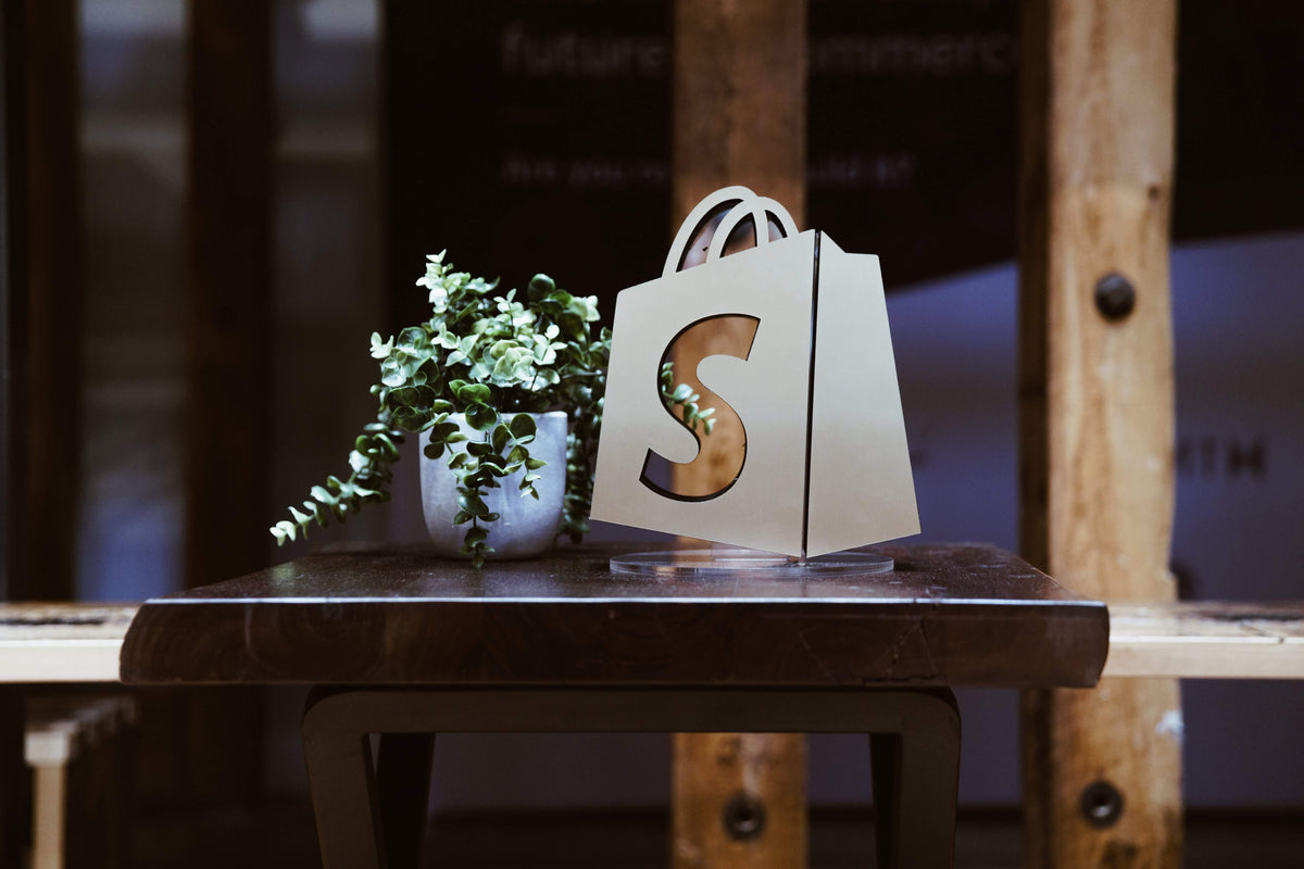 Why (not) use Shopify - Advantages (and disadvantages) of Shopify for Czech business 🤔